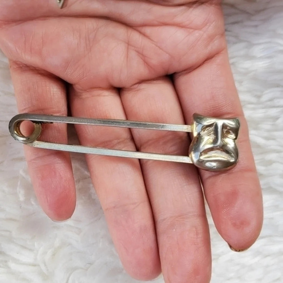 Sterling theater mask pin - Picture 5 of 7